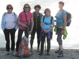 Socie CAI in sosta al lago di Viverone (34875 bytes)